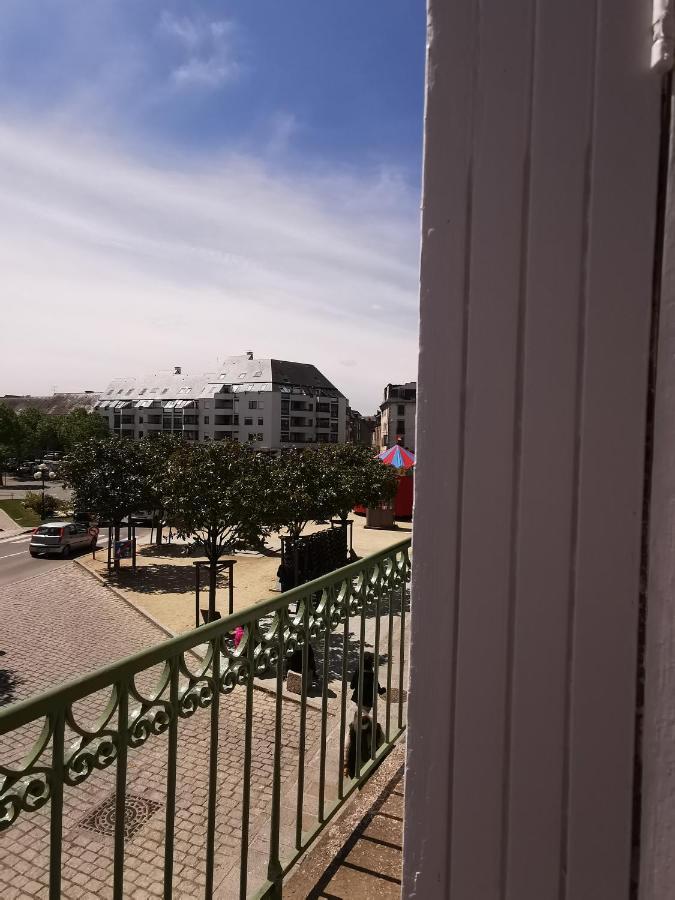 Studio Balcon De La Place Динан Экстерьер фото