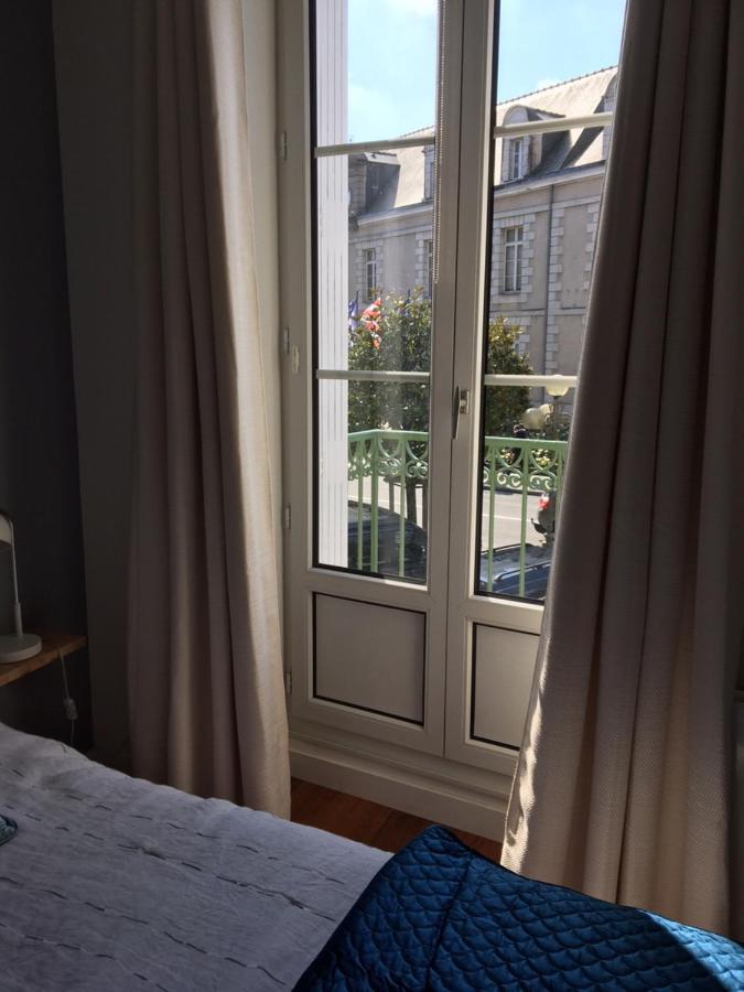 Studio Balcon De La Place Динан Экстерьер фото