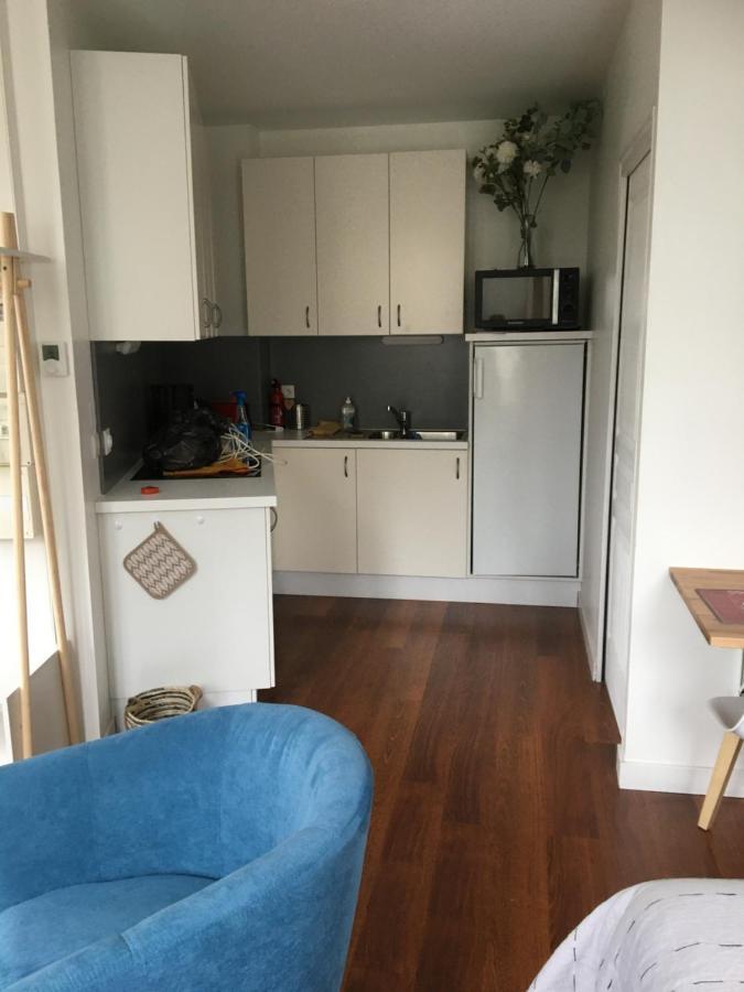Studio Balcon De La Place Динан Экстерьер фото